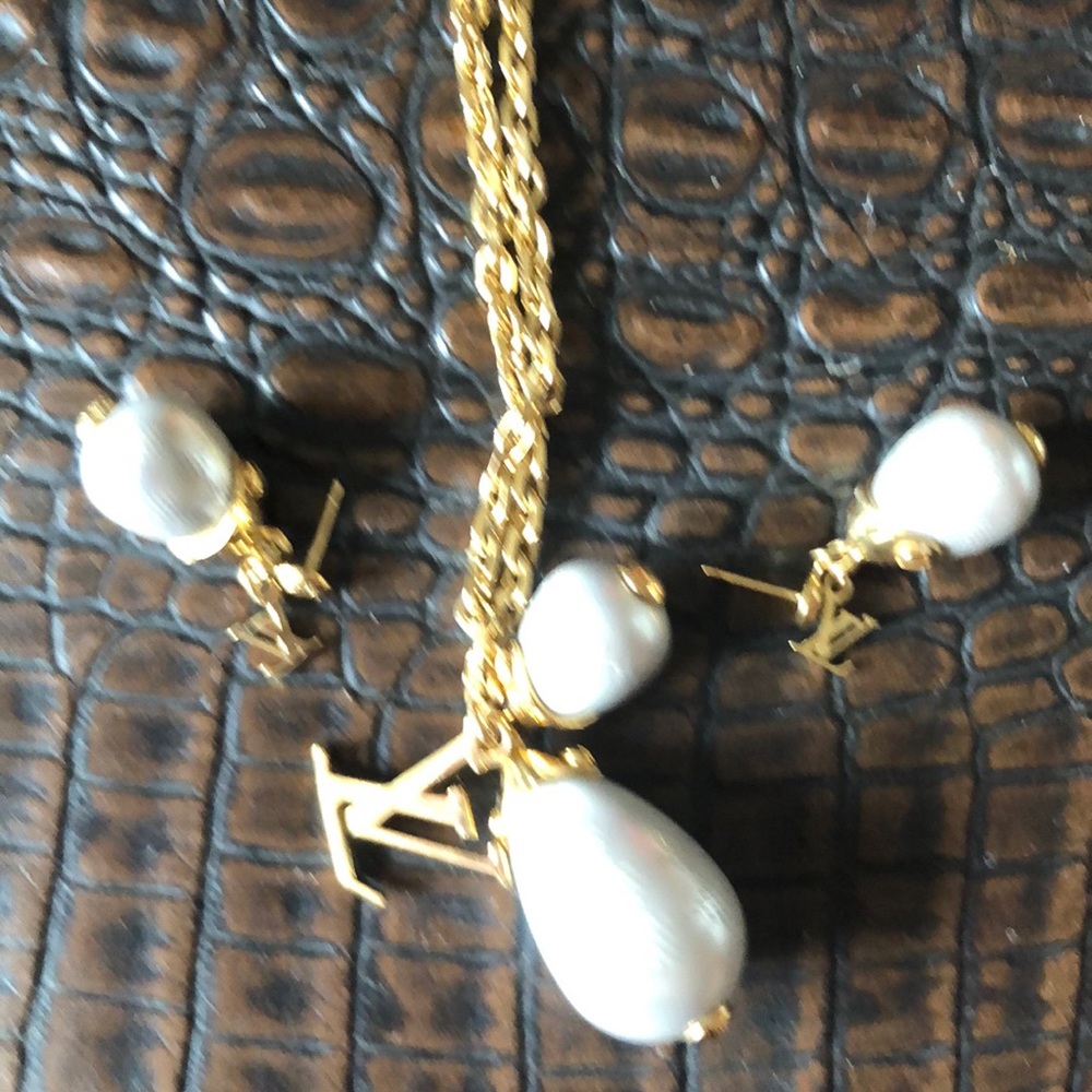 Authentic LV Limited Addition jewerly set.
